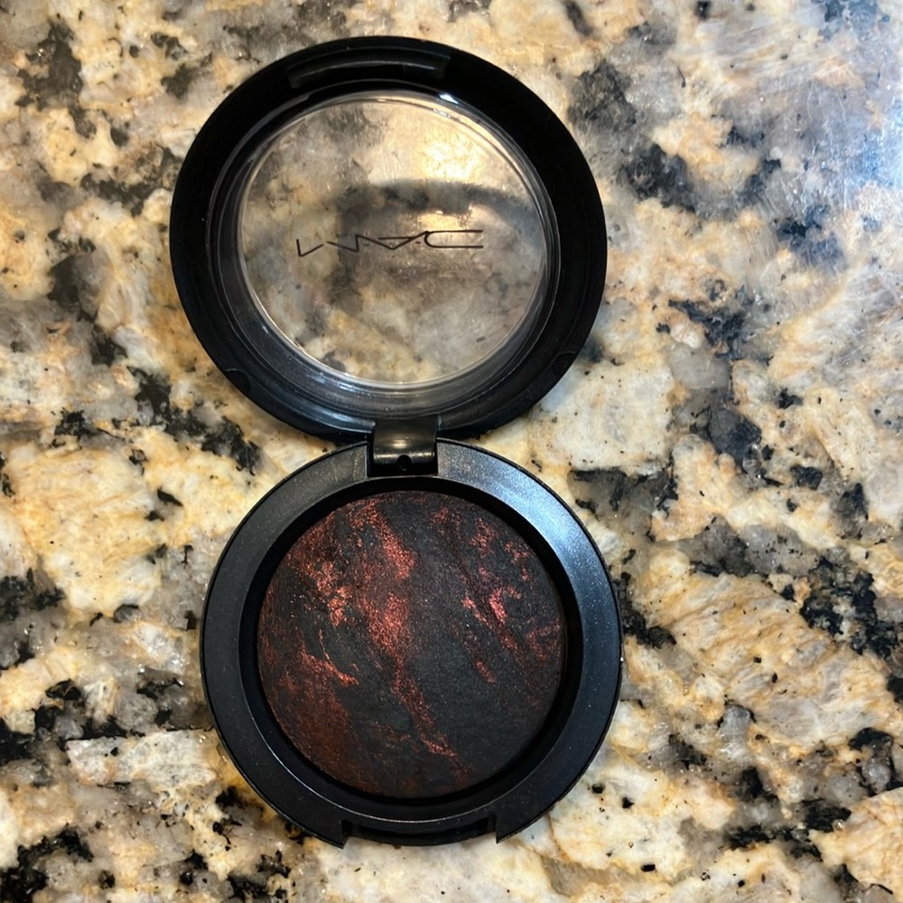 MAC Cosmetics smoked ruby eyeshadow